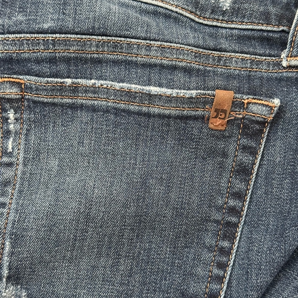 Joe's High Rise Curvy Bootcut Stretch Jeans w/Frayed hem Size 32
Monroe Wash - Picture 4 of 4